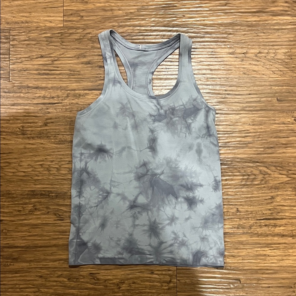 Lu Lu Lemon Athletica
Grey Tie Dye Razor Back Tank Top
Size 8
